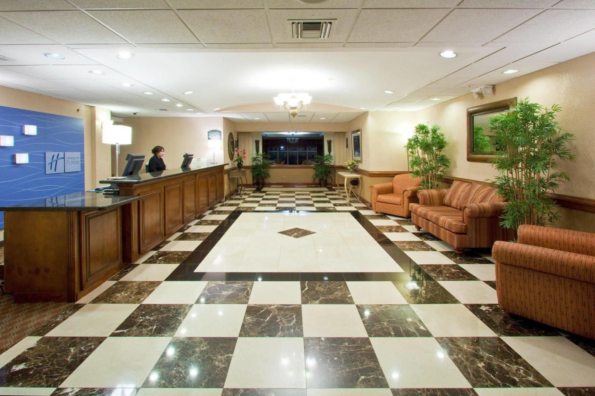 Hotel Express & Florida City-gateway To Keys By Ihg