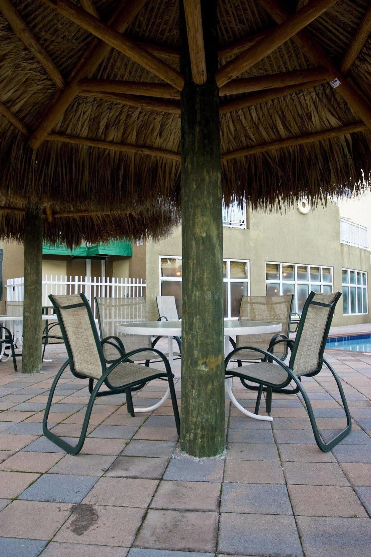 Express & Florida City-gateway To Keys By Ihg Hotel 3*